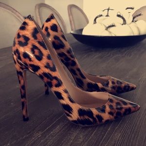 Leopard Printed Patent Leather Pumps